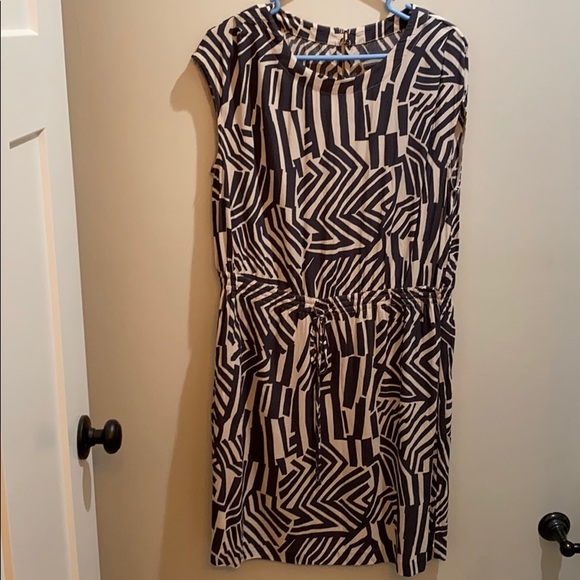 Flattering Loft dress - Picture 1 of 3